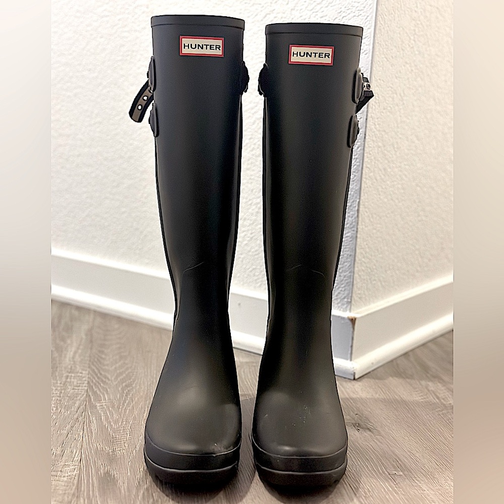 Women’s Original Tall Hunter Boots in a size 9. Worn once in mint condition.